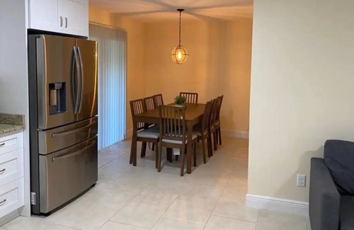 Ocala House | Homey 3 Bedroom Home - Large Backyard - Parking