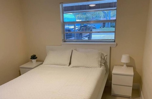 Ocala House | Homey 3 Bedroom Home - Large Backyard - Parking