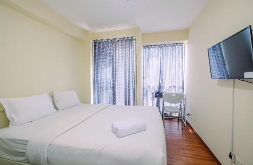 Kayu Putih Apartment | Homey and Cozy Living Studio Room at Tifolia Apartment By Travelio