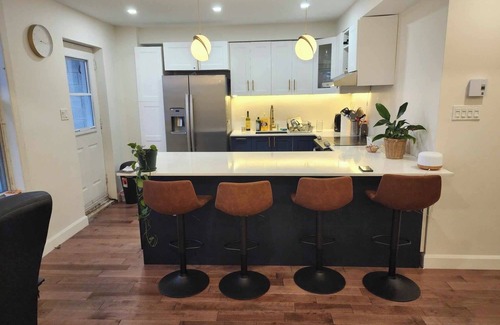 Maisonneuve Apartment | Homey apartment-15 mn downtown-free street parking