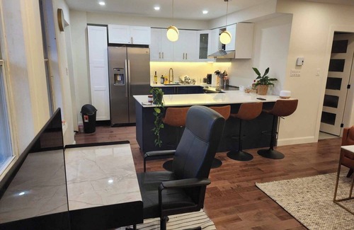 Maisonneuve Apartment | Homey apartment-15 mn downtown-free street parking