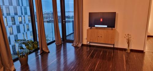 Mitte-Sud Apartment | Homey Apartments Harbor Suite - Parking Two Bathrooms Netflix Sea view