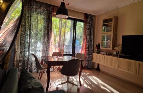 Iskar Apartment | Homey art apartment next to Drujba lake Metro stations and bul.Tsarigradsko Shose