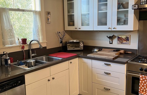 West University House | Homey bungalow in Historic neighborhood. Near UA, downtown Tucson, & 4th Avenue.