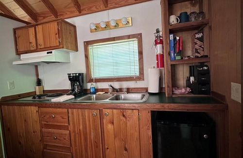Bloomington Cabin | Homey Cabin in Bloomington