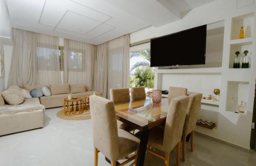 Agios Nikolaos Apartment | Homey Comfort and Elegance at Olive Grove!