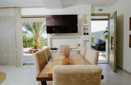 Agios Nikolaos Apartment | Homey Comfort and Elegance at Olive Grove!