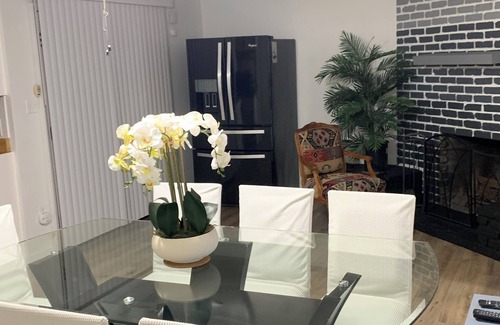 Las Vegas House | Homey Comfy Vacation Rentals - Las Vegas