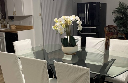 Las Vegas House | Homey Comfy Vacation Rentals - Las Vegas