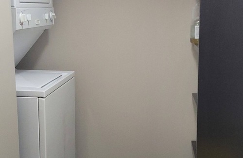 Downtown Edmonton Condo | Homey Condo! Steps To ICE District/Rogers Place With Underground Parking