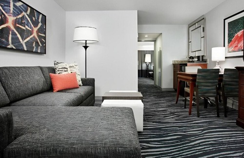 Airport North House | Homey & Convenient Suite! Free Airport Transfer