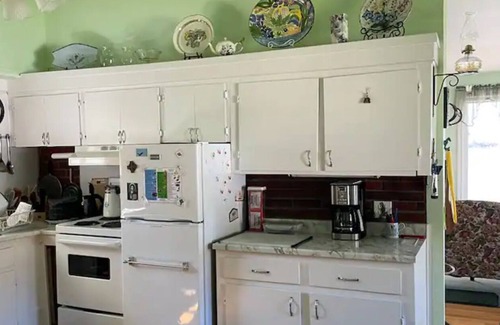 Boularderie Cottage | Homey cottage on Great Bras d'Or Lake.