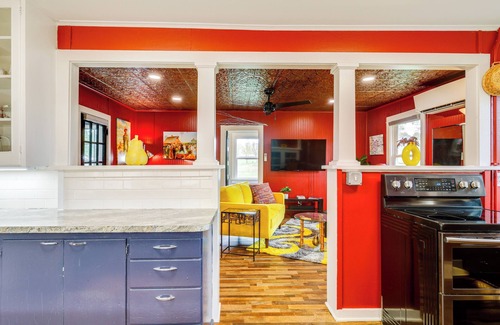 Highland Cottage | Homey Cottage with Sunroom & Smart TV!
