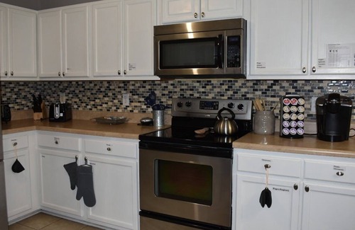 Hubert House | Homey, Cozy and Cheerful House