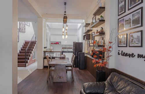 Prawirotaman House | Homey Cozy Friendly Family-sized house
