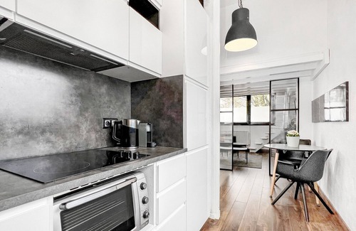 Ambilly Apartment | Homey Deesse - Downtown/Free Netflix and Wifi
