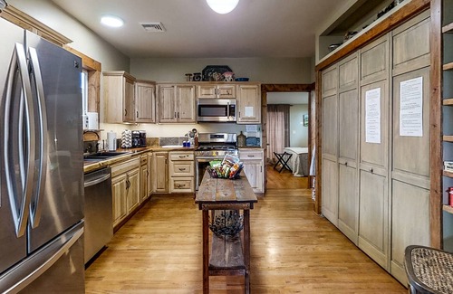 Cortez Cottage | Homey, dog-friendly cottage with big yard & updated kitchen - 1 block to Main St