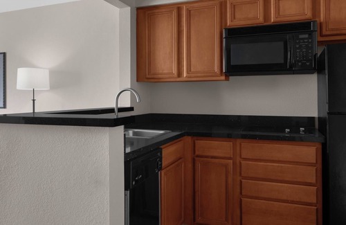Renton House | Homey Extended Stay! Full Kitchen, Free Parking, Free Airport Shuttle!