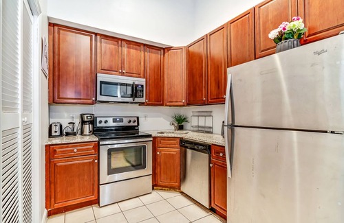 Spring Garden Condo | Homey First Floor Flat near the Convention Center-Center City/Chinatown