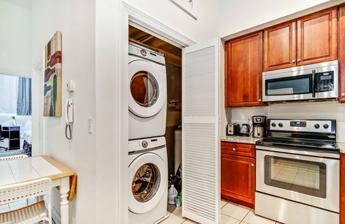 Spring Garden Condo | Homey First Floor Flat near the Convention Center-Center City/Chinatown