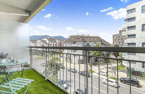 Ambilly Apartment | Homey Garden - Free parking/Near Tram/Netflix/Wifi
