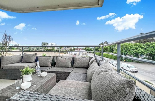 Ambilly Apartment | Homey Genius - Close to the border/Private patio