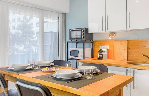 Ambilly Apartment | Homey Harbor - Private Balcony/Near tram/Parking
