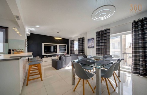 Swieqi Apartment | Homey & Modern 2BR home in an amazing location