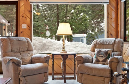 Tahoe National Forest Cabin | Homey Mountain Cabin Retreat, Near Donner Lake