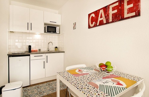 Ambilly Apartment | Homey Purity - Free parking/Near Tram/Netflix/Wifi