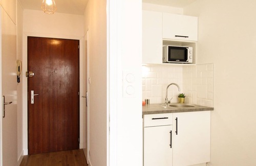 Ambilly Apartment | Homey Purity - Free parking/Near Tram/Netflix/Wifi