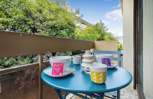Ambilly Apartment | Homey Santorin - Near tram & train/Balcony/Wifi