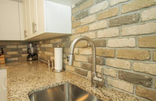Cornwall House | Homey Single Family on Old Orchard