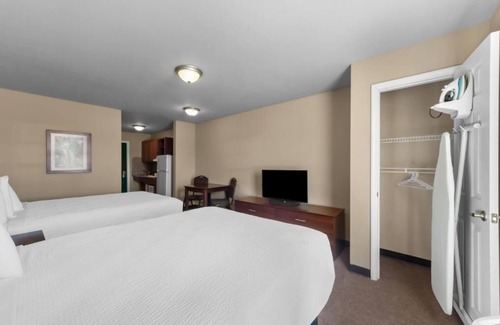 Pleasanton Hotel | Homey Space: Rustic Room Ideal for Extended Travel Stays