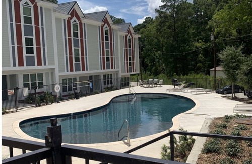 Huntsville Apartment | Homey townhome perfect for traveling individuals looking for short-term leases