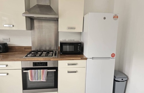 Swindon House | Homington House Long Stays Discount Free Parking