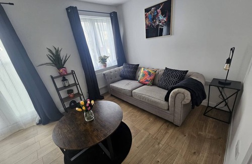 Swindon House | Homington House Long Stays Discount Free Parking