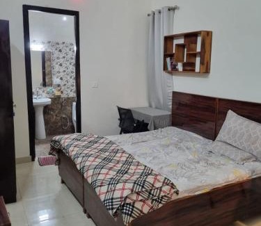 Bullawala Apartment | HOmTEL-2BHK Independent Flat by Pushpanjali QLH
