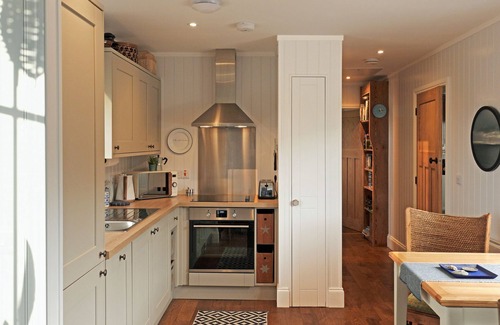 Ardroil Cottage | HONA, pet friendly, character holiday cottage in Uig Isle Of Lewis