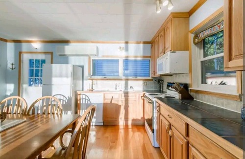 Honeoye Cottage | Honeoye Lake Margaritaville Way