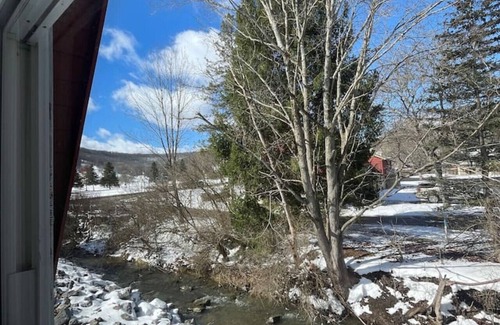 Ellicottville Apartment | Honest Abe Frame @ Sunrise