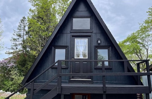 Ellicottville Apartment | Honest Abe Frame @ Sunrise