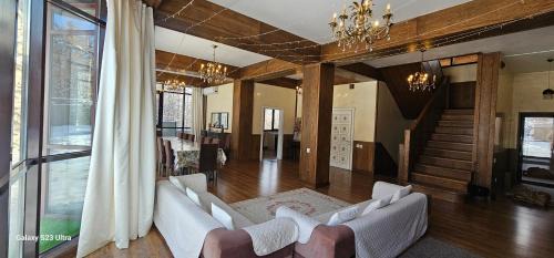 Medeu District Villa | Honey Apartments Almaty