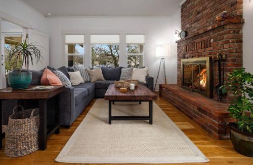 McMinnville House | Honey Bea