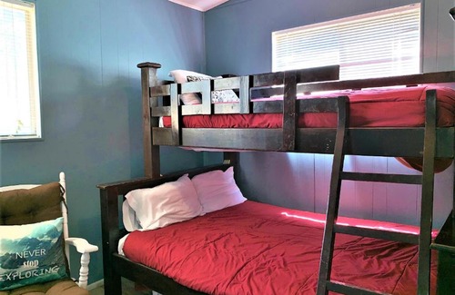 Big Bear Lake House | Honey Bear - Close to lake and village