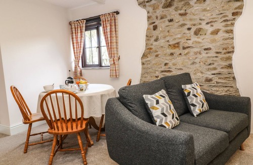 Holsworthy Cottage | HONEY BEE COTTAGE, pet friendly, with a garden in Bradworthy