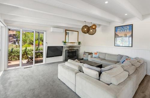 Goughs Bay House | Honey Bee Lodge at Goughs Bay