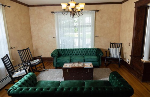 Monte Vista House | Honey Bee Manor in Monte Vista