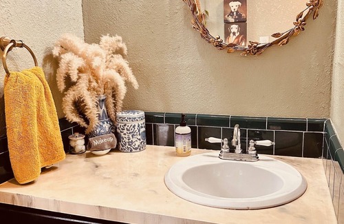 San Marcos Bed & Breakfast | Honey Comb Guest Suite (shared house)