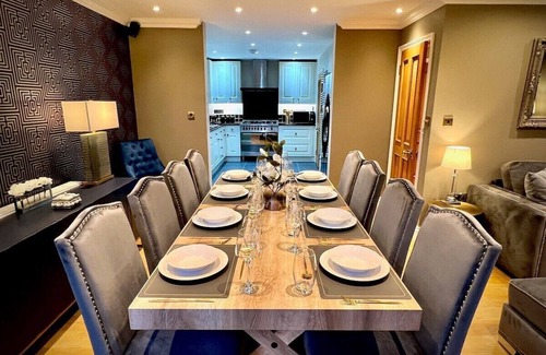 Cambridge House | Honey Hill Cottage - 4 Bedroom Detached House